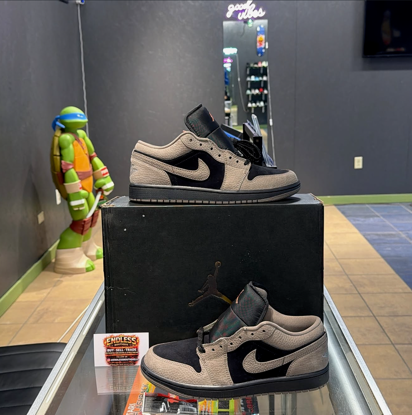 Jordan 1 Low Olive Grey