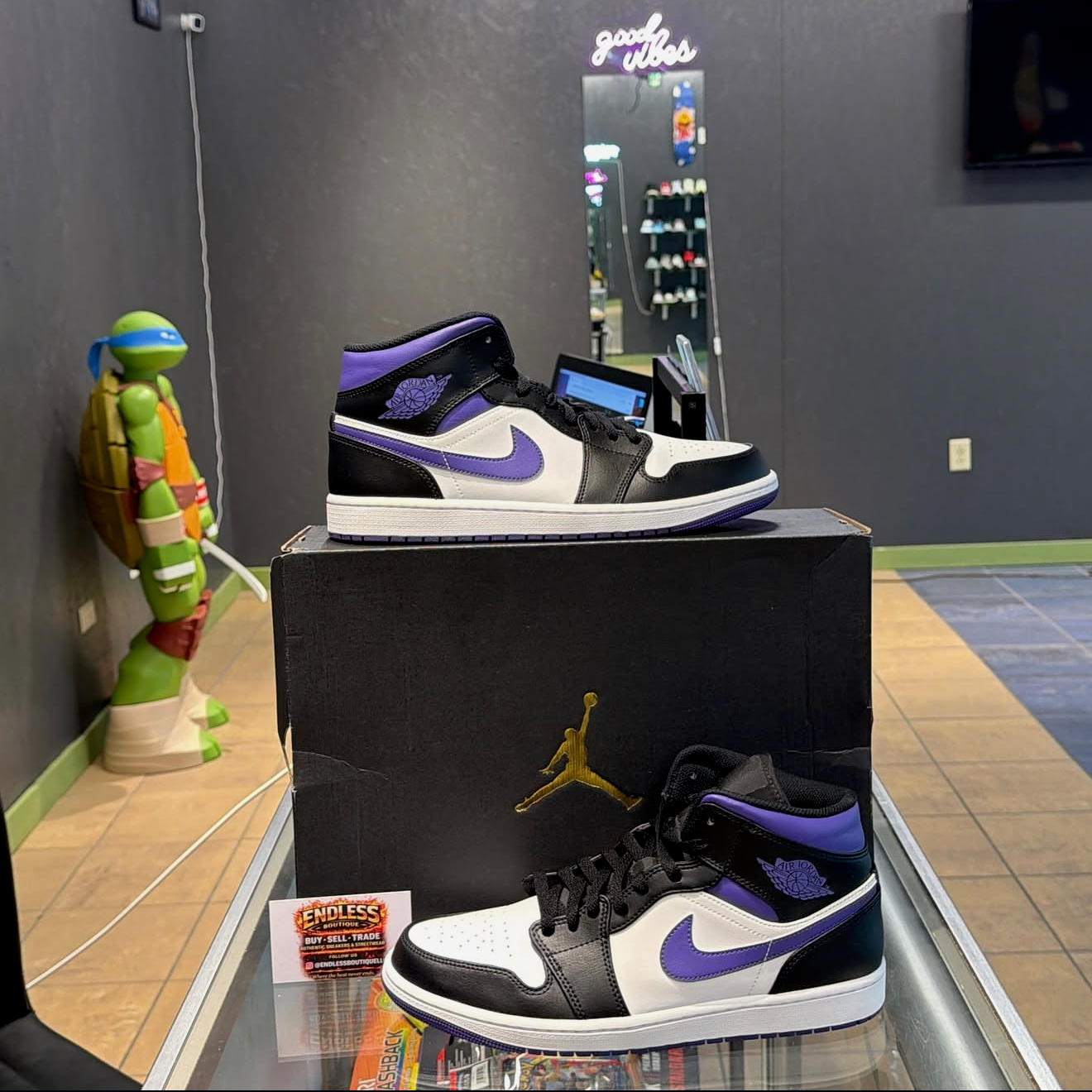 Jordan 1 Mid Dark Iris