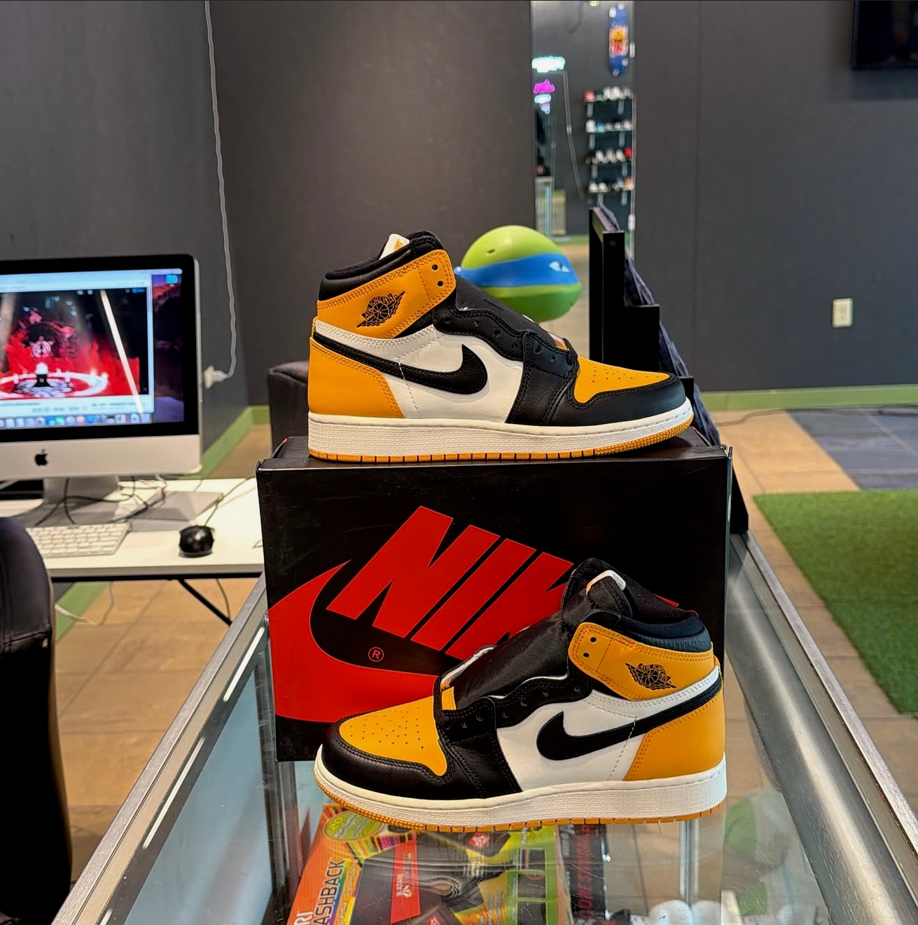Jordan 1 High Taxi