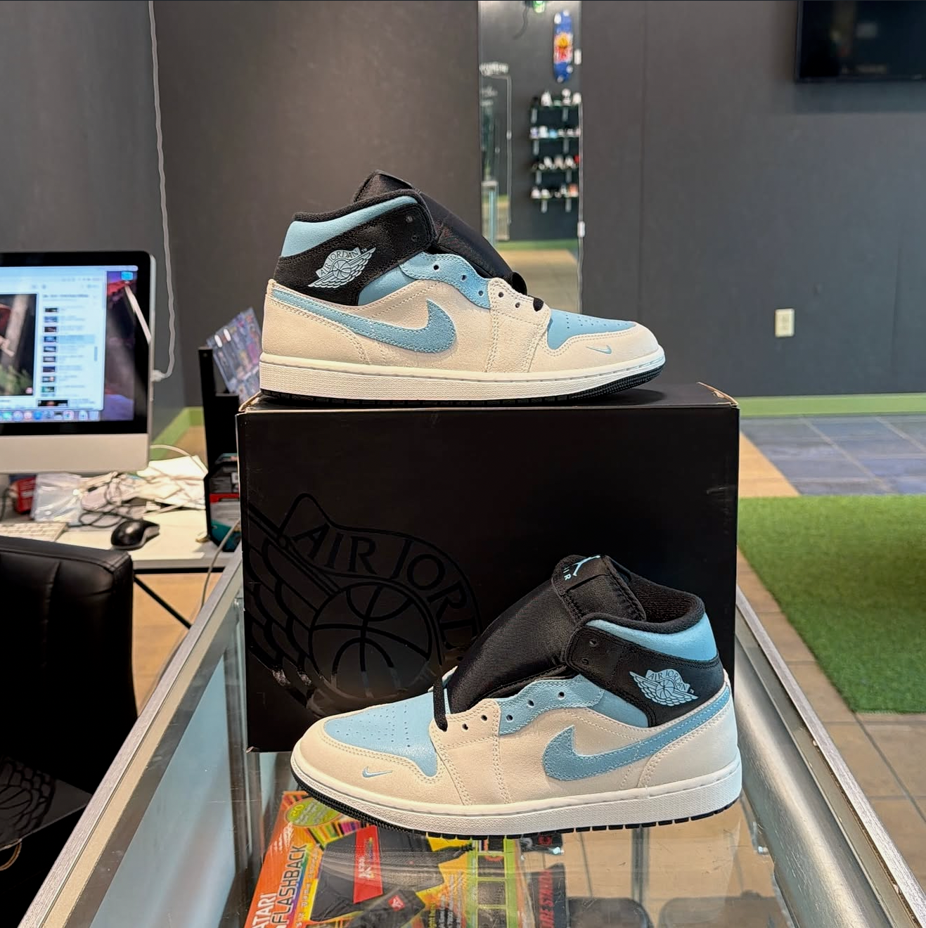 Jordan 1 Mid Blue Chill