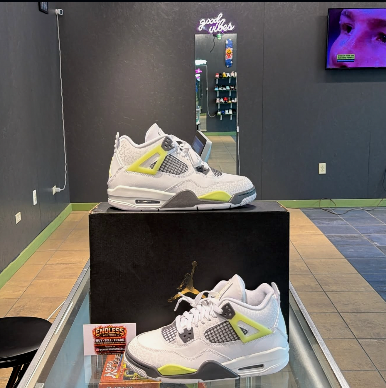 Jordan 4 Light Twist