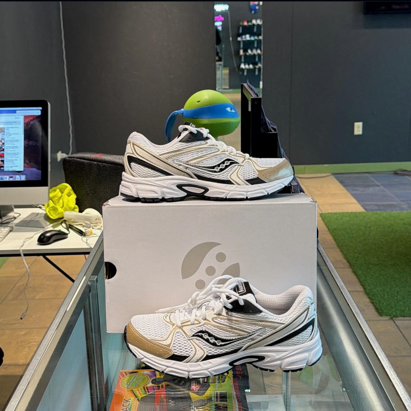 Saucony White/Gold