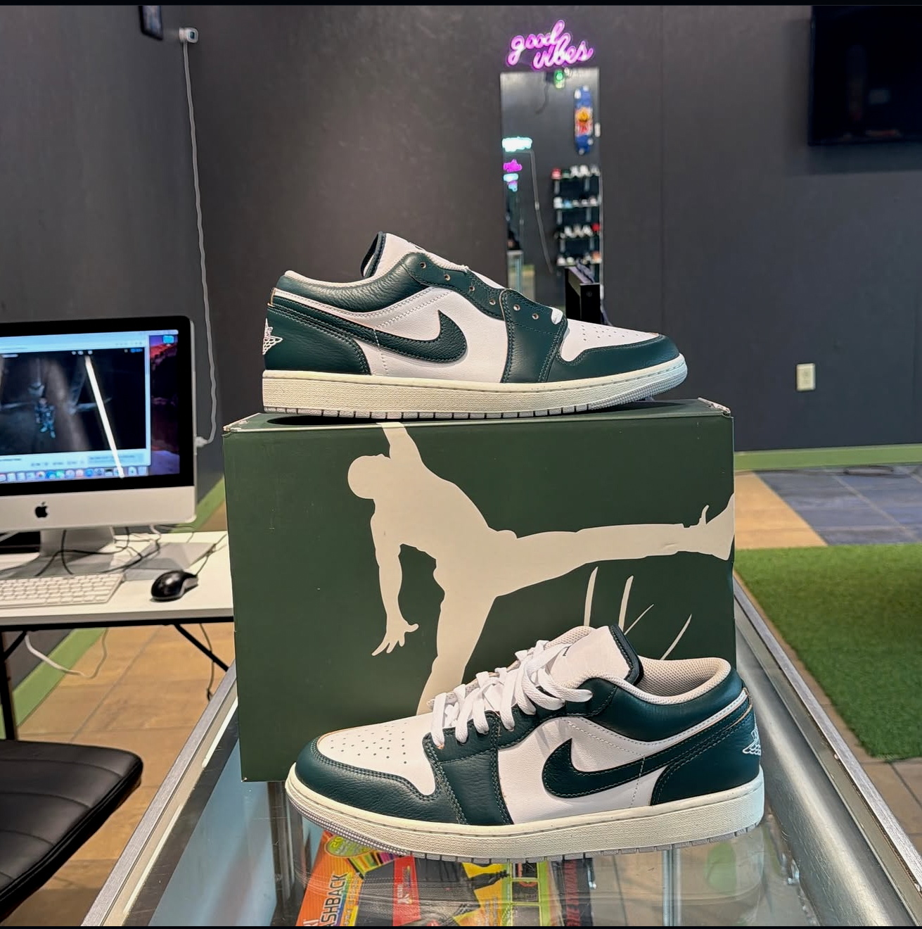 Jordan 1 Low Oxidized Green