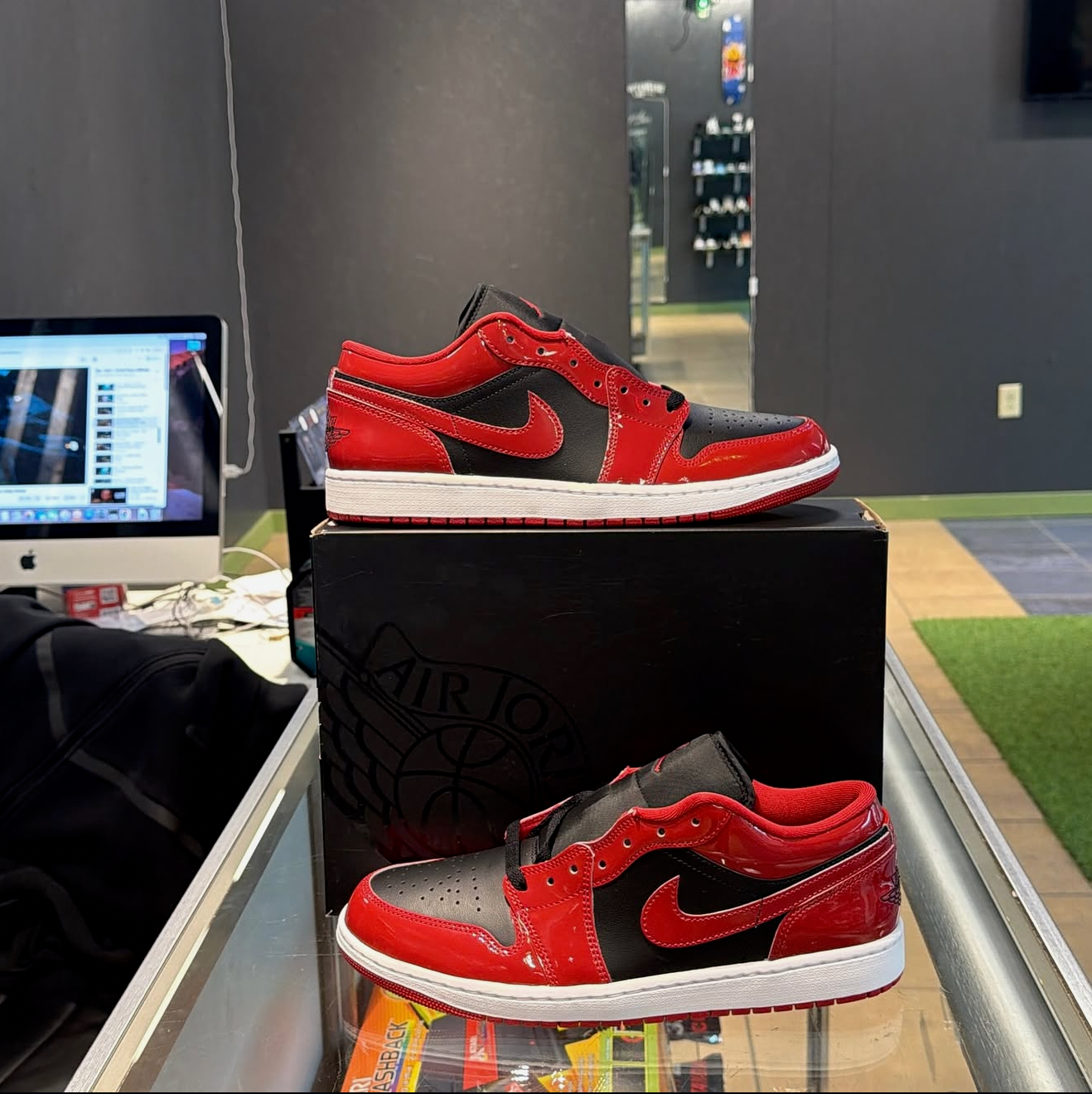 Jordan 1 Low Patent Varsity Red