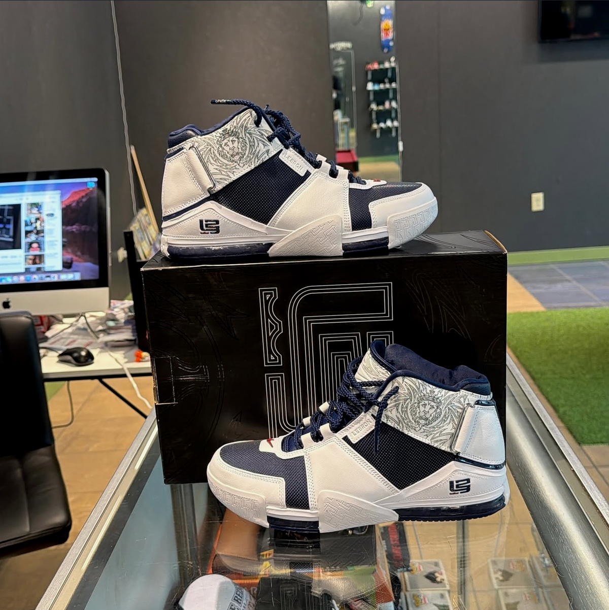 Nike LeBron Zoom2 Midnight Navy (2022)